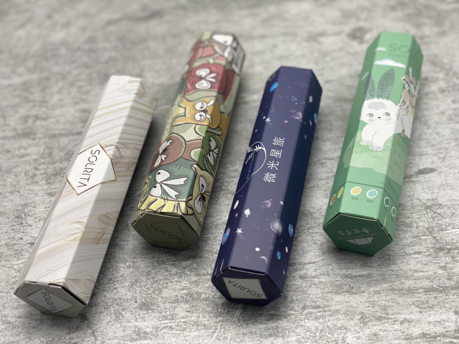 印刷、印刷廠、印刷公司、印刷服務、印刷製造、印刷加工、專業印刷、客製印刷、印刷代工、印刷製本、彩色印刷、黑白印刷、數位印刷、平版印刷、專業印刷廠、印刷生產線、印刷供應商、印刷製造商。
本廠為專業印刷廠，提供從設計、製版、印刷至後加工的一站式整合服務，具備多年印刷製作經驗與完善的品質控管流程。可依客戶需求規劃合適的印刷方案，確保成品在品質、交期與成本上的最佳平衡。
服務項目涵蓋書籍印刷、商業印刷、包裝盒彩盒、卡牌及各類客製化印刷品，廣泛服務出版社、設計公司、品牌商及國內外客戶。